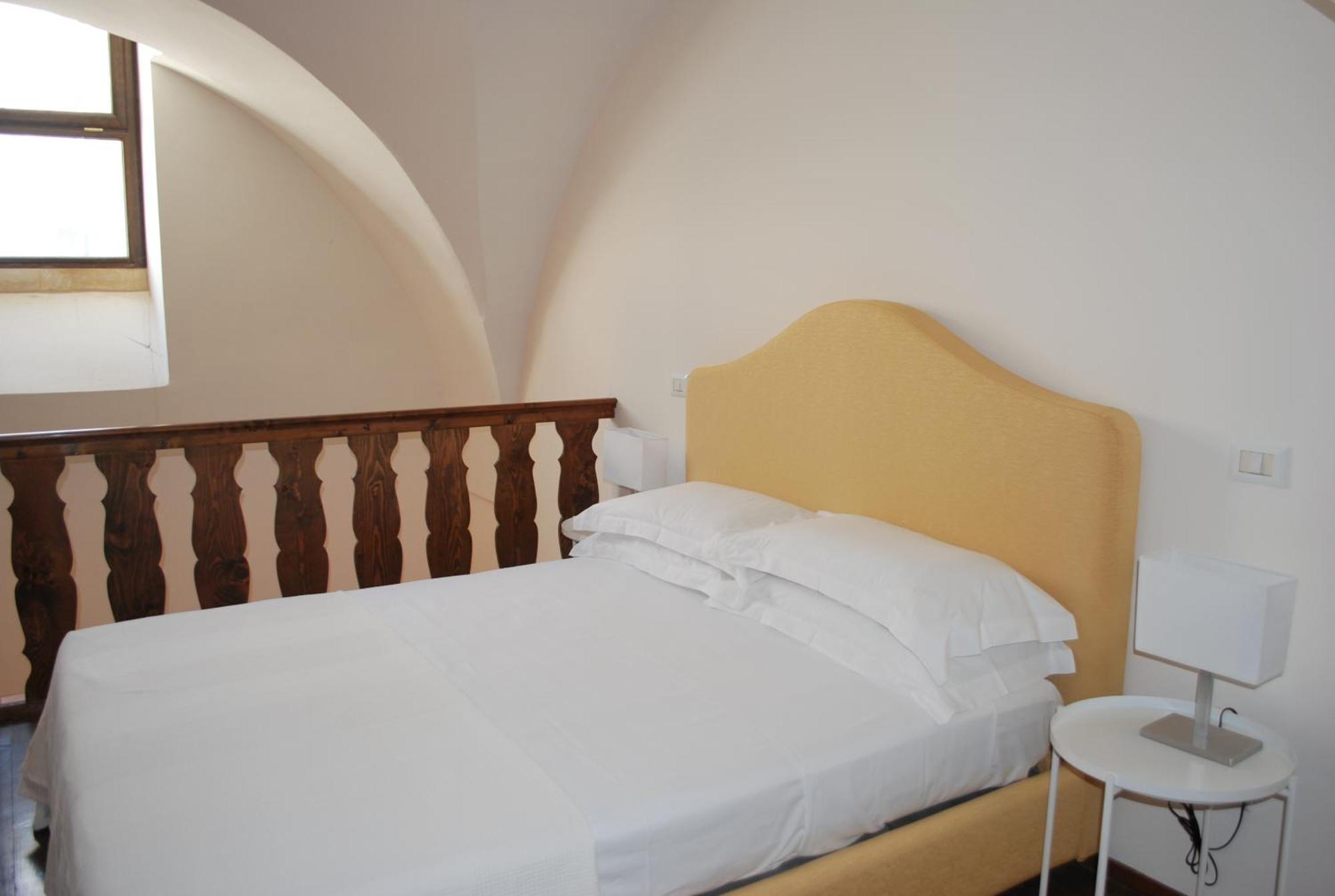 Palazzo Della Contessa - Suites & Breakfast Lecce Extérieur photo